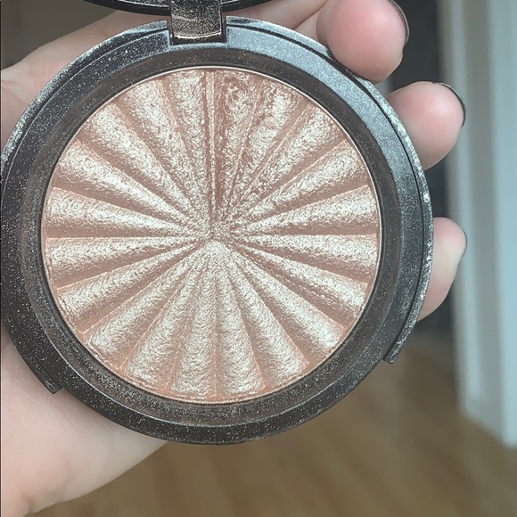 OFRA highlighter in Blissful - Picture 3 of 4